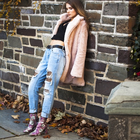 Hi I’m your Posher, Promise! Check out my closet! Many NEW items & low prices!! - Picture 4 of 8